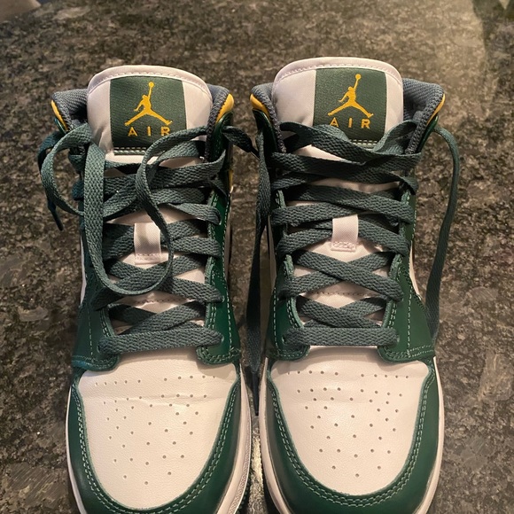 Nike Air Jordan’s size 6youth - Picture 2 of 6